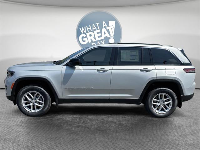 2025 Jeep Grand Cherokee GRAND CHEROKEE LAREDO X 4X4