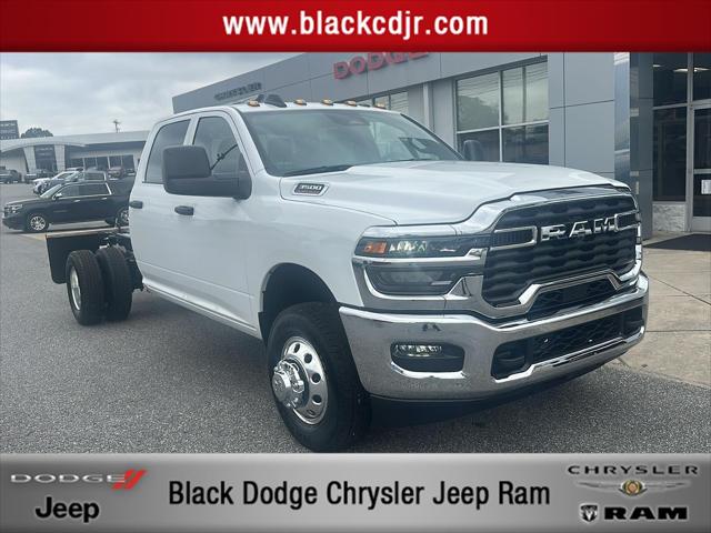 2026 RAM Ram 3500 Chassis Cab RAM 3500 TRADESMAN CREW CAB CHASSIS 4X4 60 CA 2026 RAM Ram 3500 Chassis Cab RAM 3500 TRADESMAN CREW CAB CHASSIS 4X4 60 CA