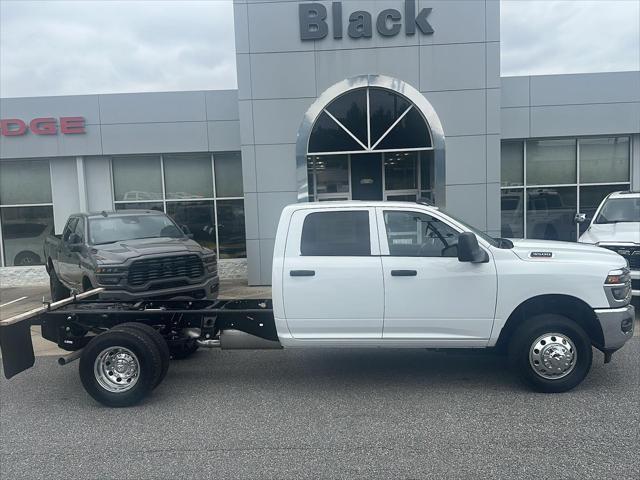 2026 RAM Ram 3500 Chassis Cab RAM 3500 TRADESMAN CREW CAB CHASSIS 4X4 60 CA 2026 RAM Ram 3500 Chassis Cab RAM 3500 TRADESMAN CREW CAB CHASSIS 4X4 60 CA