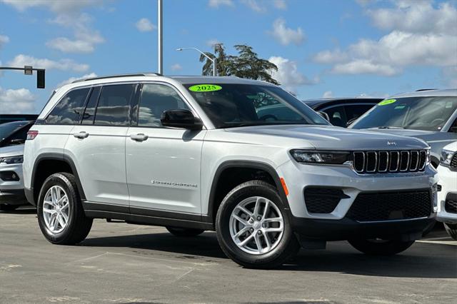 2025 Jeep Grand Cherokee GRAND CHEROKEE LAREDO X 4X4