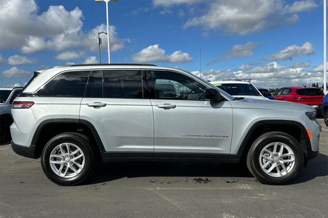 2025 Jeep Grand Cherokee GRAND CHEROKEE LAREDO X 4X4