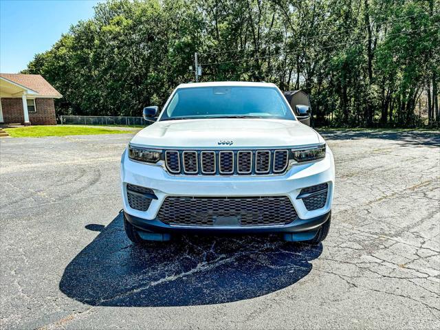 2025 Jeep Grand Cherokee GRAND CHEROKEE LAREDO X 4X4