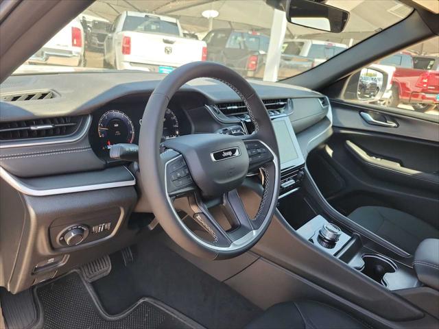 2025 Jeep Grand Cherokee GRAND CHEROKEE LAREDO X 4X4