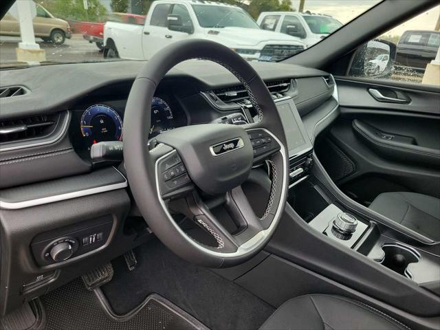 2025 Jeep Grand Cherokee GRAND CHEROKEE LAREDO X 4X4