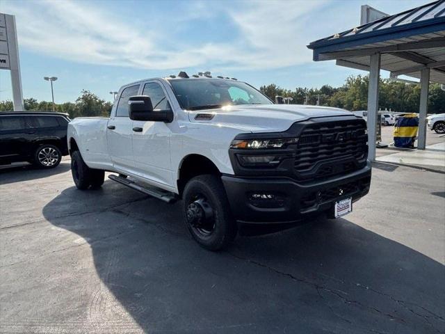 2026 RAM Ram 3500 RAM 3500 TRADESMAN CREW CAB 4X4 8 BOX