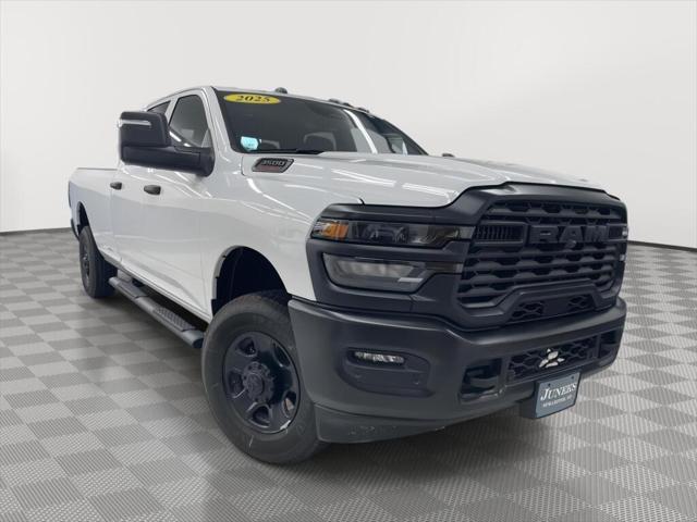 2026 RAM Ram 3500 RAM 3500 TRADESMAN CREW CAB 4X4 8 BOX