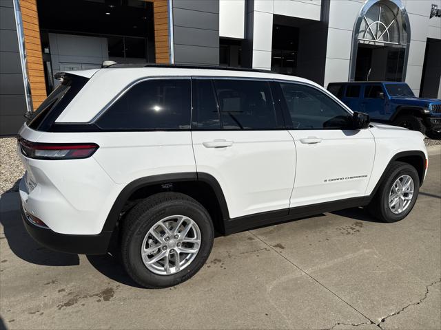 2025 Jeep Grand Cherokee GRAND CHEROKEE LAREDO X 4X4 2025 Jeep Grand Cherokee GRAND CHEROKEE LAREDO X 4X4