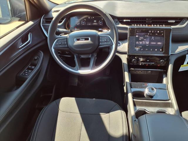 2025 Jeep Grand Cherokee GRAND CHEROKEE LAREDO X 4X4