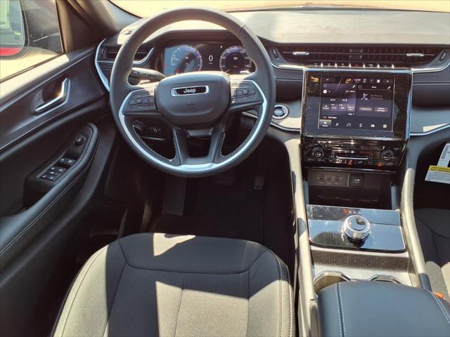 2025 Jeep Grand Cherokee GRAND CHEROKEE LAREDO X 4X4