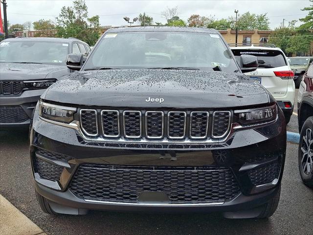 2025 Jeep Grand Cherokee GRAND CHEROKEE LAREDO X 4X4