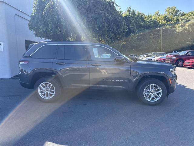 2025 Jeep Grand Cherokee GRAND CHEROKEE LAREDO X 4X4