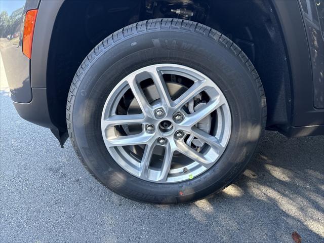 2025 Jeep Grand Cherokee Laredo X 4x4