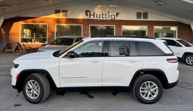 2025 Jeep Grand Cherokee GRAND CHEROKEE LAREDO X 4X4