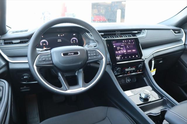 2025 Jeep Grand Cherokee GRAND CHEROKEE LAREDO X 4X4