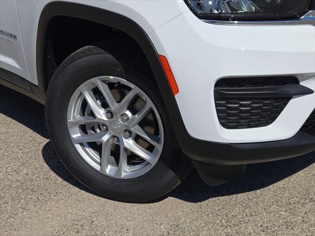 2025 Jeep Grand Cherokee GRAND CHEROKEE LAREDO X 4X4