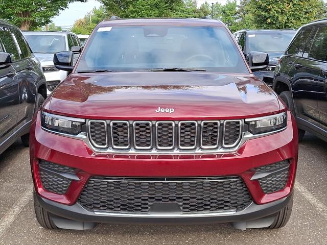 2025 Jeep Grand Cherokee GRAND CHEROKEE LAREDO X 4X4