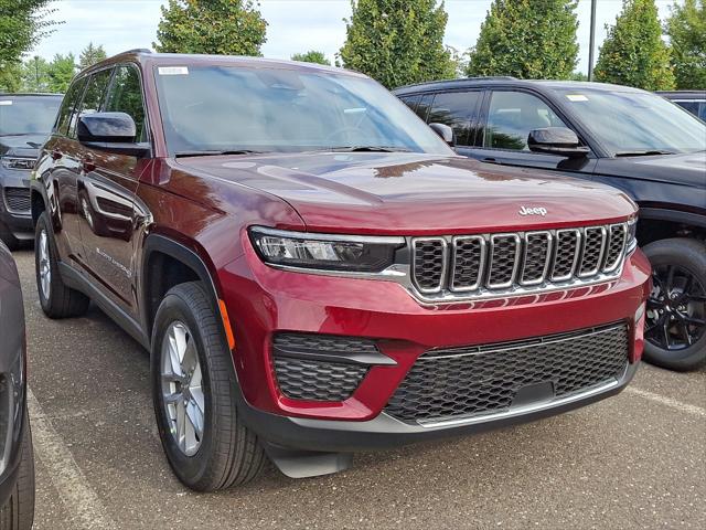 2025 Jeep Grand Cherokee GRAND CHEROKEE LAREDO X 4X4