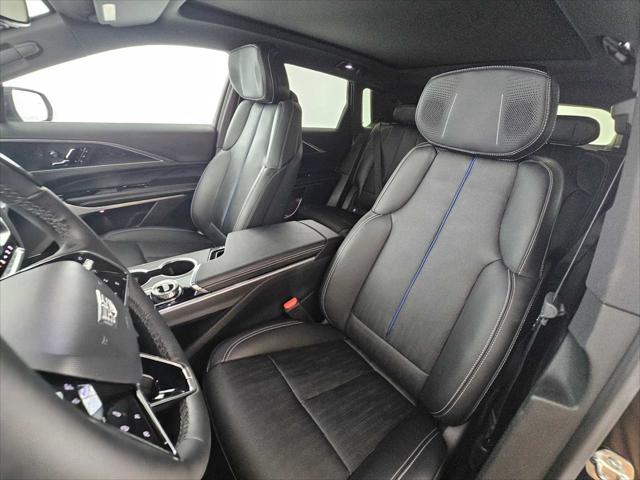 2025 Cadillac iQ Luxury w/1SE