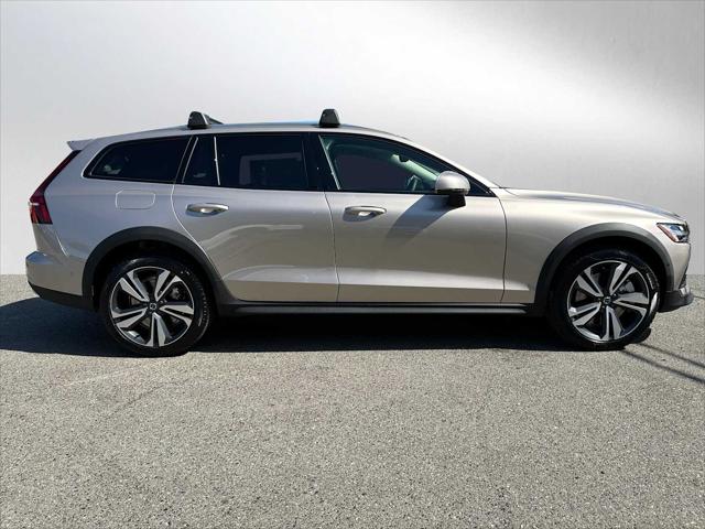 2026 Volvo V60 Cross Country Plus, B5 AWD Gas (mild hybrid)