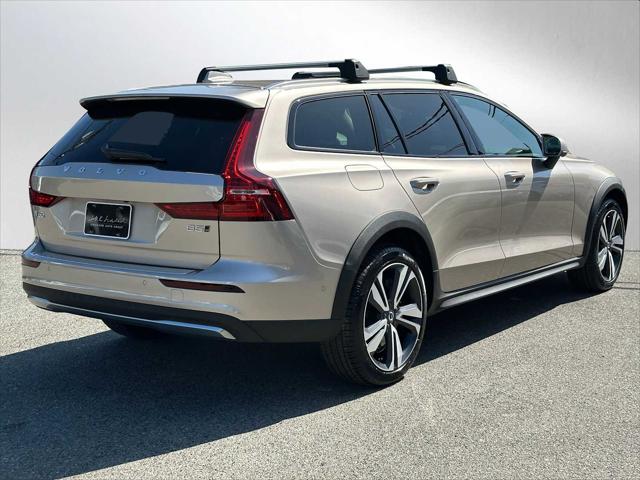 2026 Volvo V60 Cross Country Plus, B5 AWD Gas (mild hybrid)