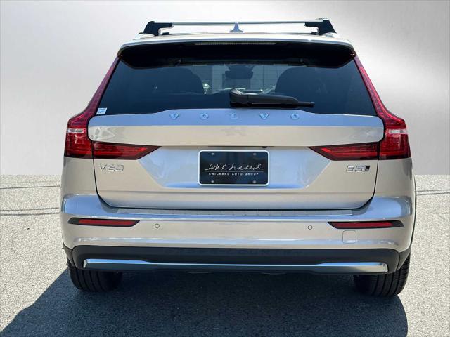 2026 Volvo V60 Cross Country Plus, B5 AWD Gas (mild hybrid)