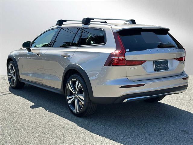 2026 Volvo V60 Cross Country Plus, B5 AWD Gas (mild hybrid)