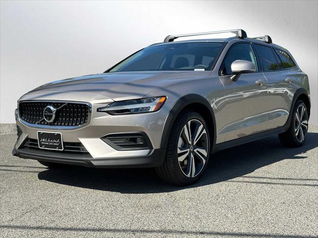 2026 Volvo V60 Cross Country Plus, B5 AWD Gas (mild hybrid)
