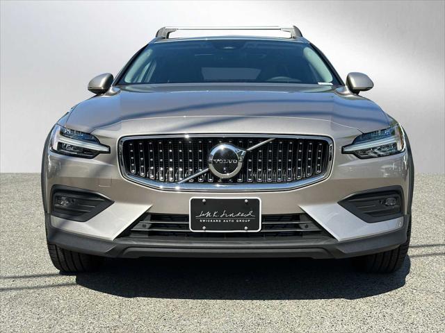 2026 Volvo V60 Cross Country Plus, B5 AWD Gas (mild hybrid)