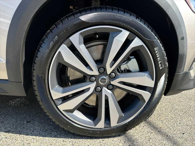 2026 Volvo V60 Cross Country Plus, B5 AWD Gas (mild hybrid)