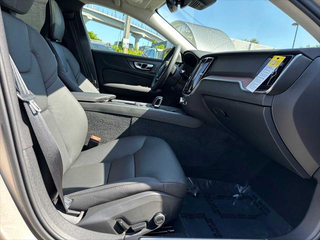 2026 Volvo V60 Cross Country Plus, B5 AWD Gas (mild hybrid)