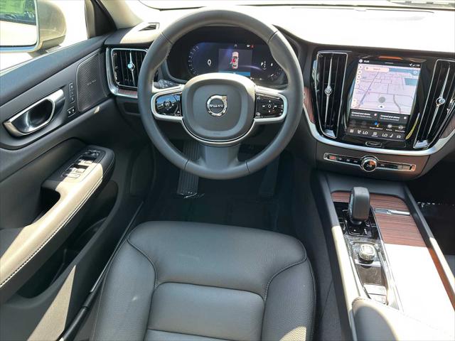 2026 Volvo V60 Cross Country Plus, B5 AWD Gas (mild hybrid)