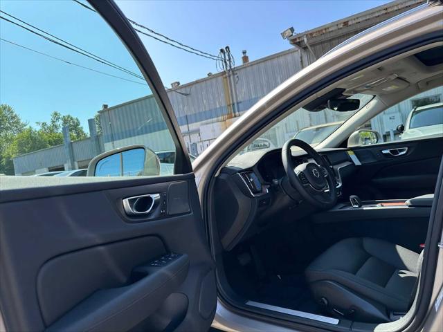 2026 Volvo V60 Cross Country Plus, B5 AWD Gas (mild hybrid)
