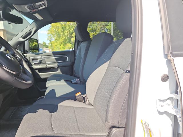 2026 RAM Ram 5500 Chassis Cab RAM 5500 BIG HORN CHASSIS CREW CAB 4X4 84 CA 2026 RAM Ram 5500 Chassis Cab RAM 5500 BIG HORN CHASSIS CREW CAB 4X4 84 CA