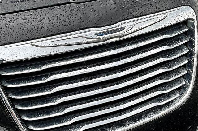 2012 Chrysler 300 Unknown