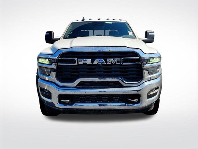 2026 RAM Ram 5500 Chassis Cab RAM 5500 TRADESMAN CHASSIS CREW CAB 4X4 84 CA