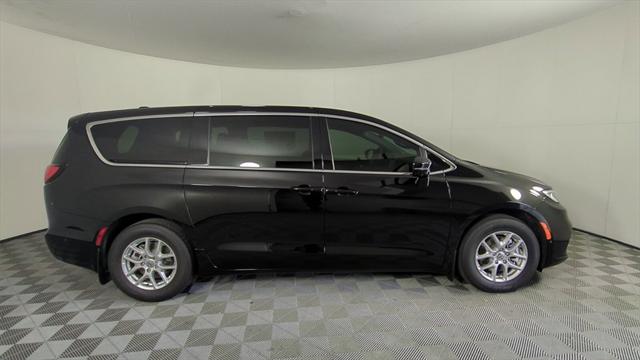 2025 Chrysler Pacifica PACIFICA SELECT