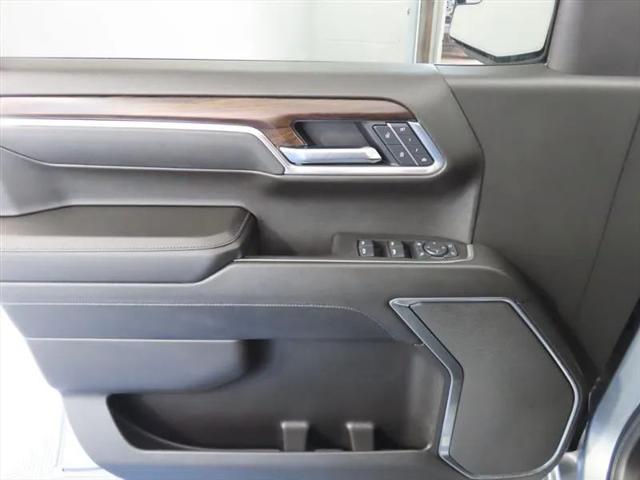 2025 GMC Sierra 1500 2WD Crew Cab Short Box SLT