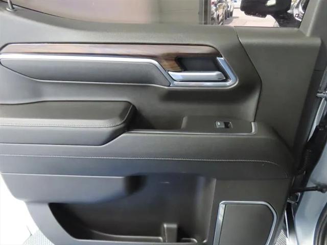2025 GMC Sierra 1500 2WD Crew Cab Short Box SLT