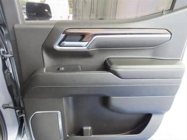 2025 GMC Sierra 1500 2WD Crew Cab Short Box SLT