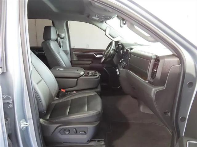 2025 GMC Sierra 1500 2WD Crew Cab Short Box SLT