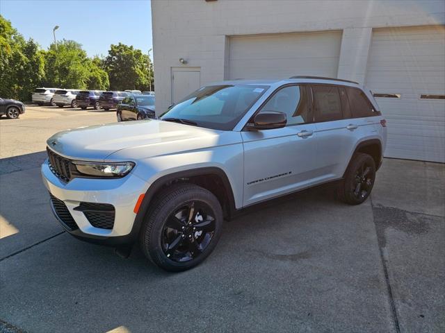 2025 Jeep Grand Cherokee GRAND CHEROKEE ALTITUDE 4X4