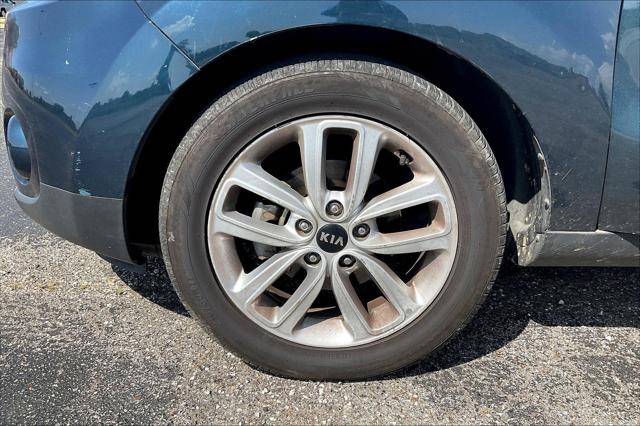 2017 Kia Soul + 2017 Kia Soul +