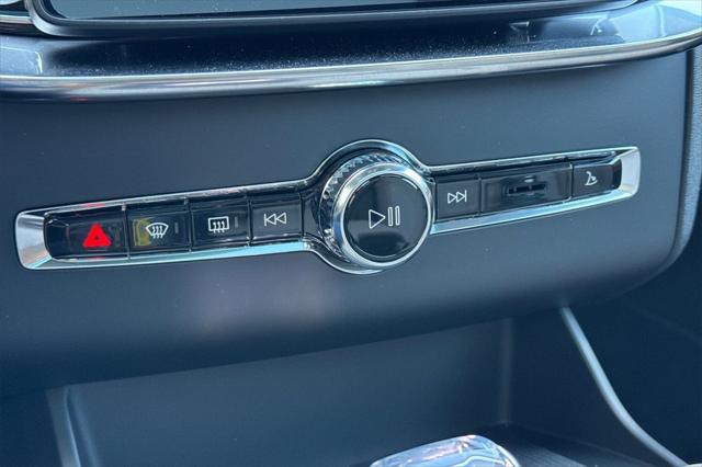 2026 Volvo XC90 Plus, B6 AWD Gas (mild hybrid), Gasoline, Bright, 7 Seats