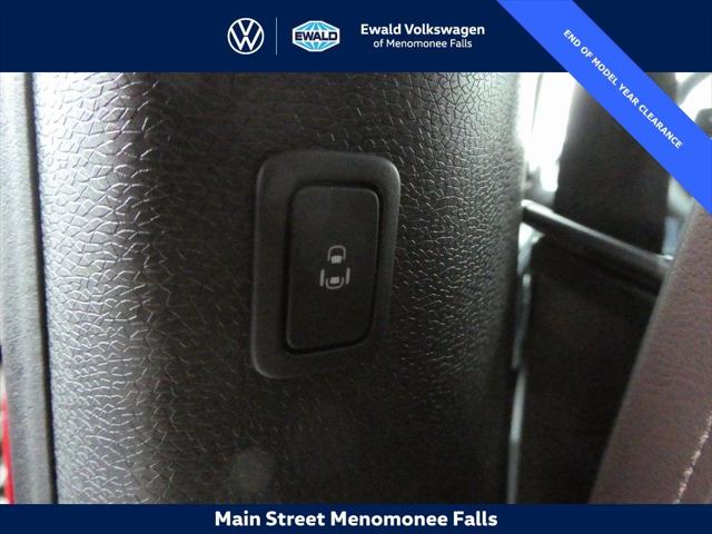 2025 Volkswagen ID. Buzz Pro S Plus with 4MOTION