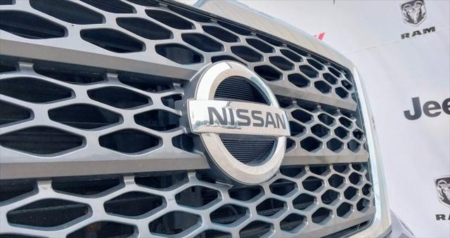 2017 Nissan TITAN SV