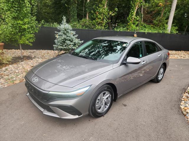 2024 Hyundai Elantra SE 2024 Hyundai Elantra SE