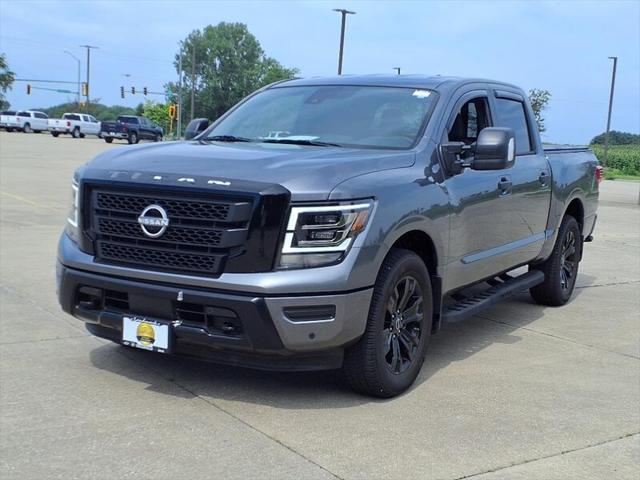 2024 Nissan TITAN Crew Cab SV 4x4