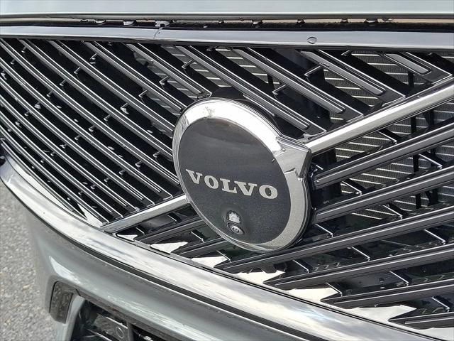 2026 Volvo XC60 Plug-In Hybrid Ultra, T8 AWD Electric/Gasoline, Dark
