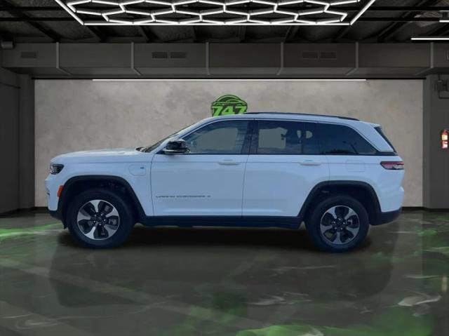 2023 Jeep Grand Cherokee Base