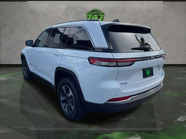 2023 Jeep Grand Cherokee Base